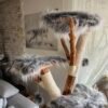 Katzenbaum echter Baum mit grauen Liegeflächen