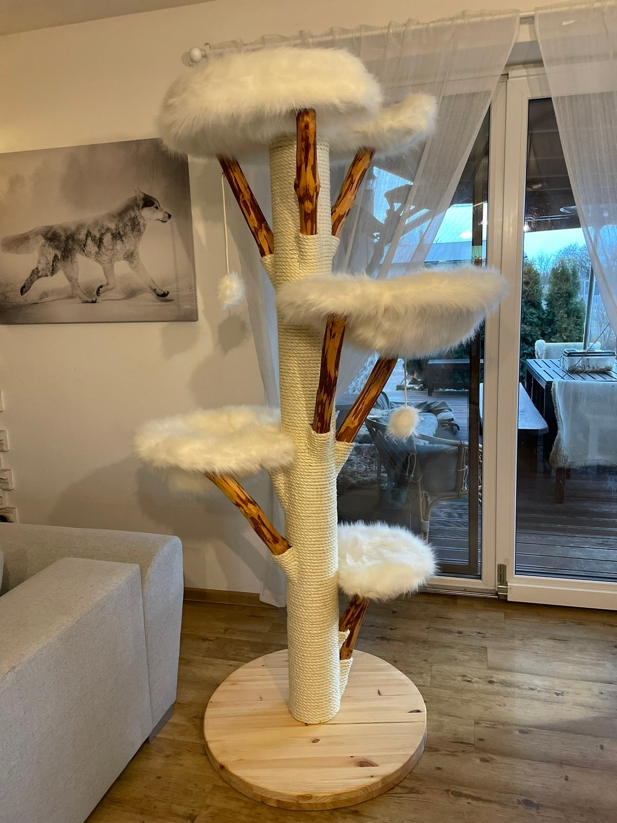 Kratzbaum mit weißem Fellbezug XXL