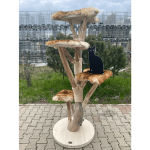 MOJMÍR Kratzbaum mit Schaffellbezug