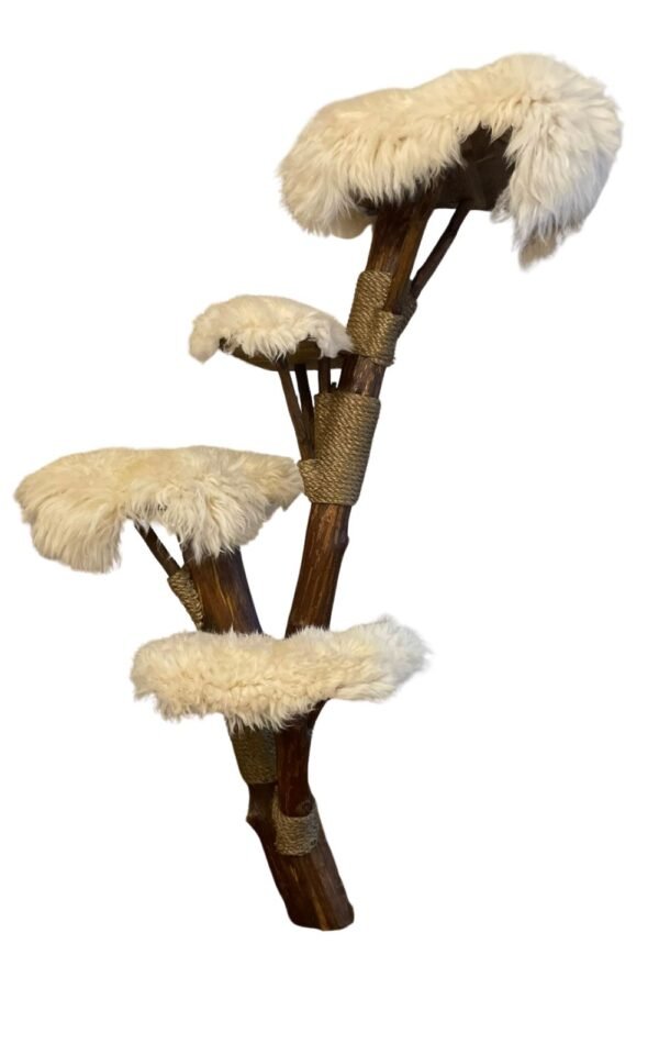 katzenbaum-silvester-mit-schaffellbezug