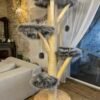grauer Fellbezug massiver Katzenkratzbaum