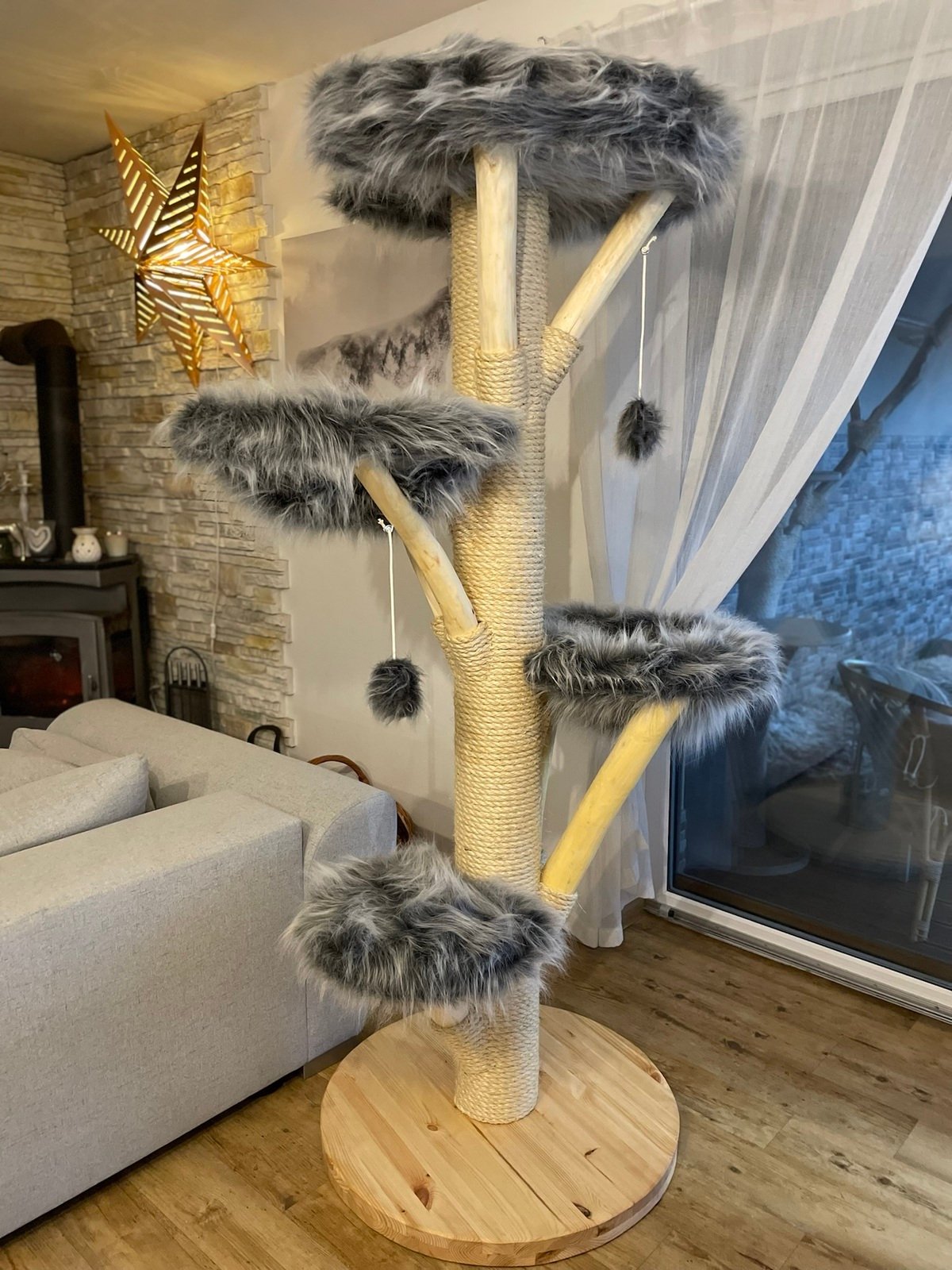 grauer Fellbezug massiver Katzenkratzbaum