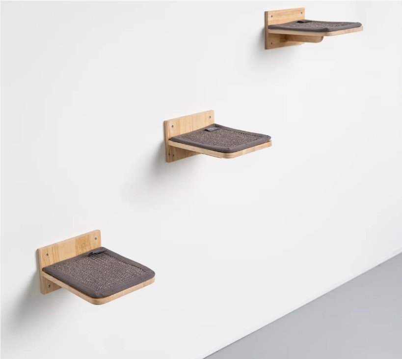 grauer Kratzbaum für Wand