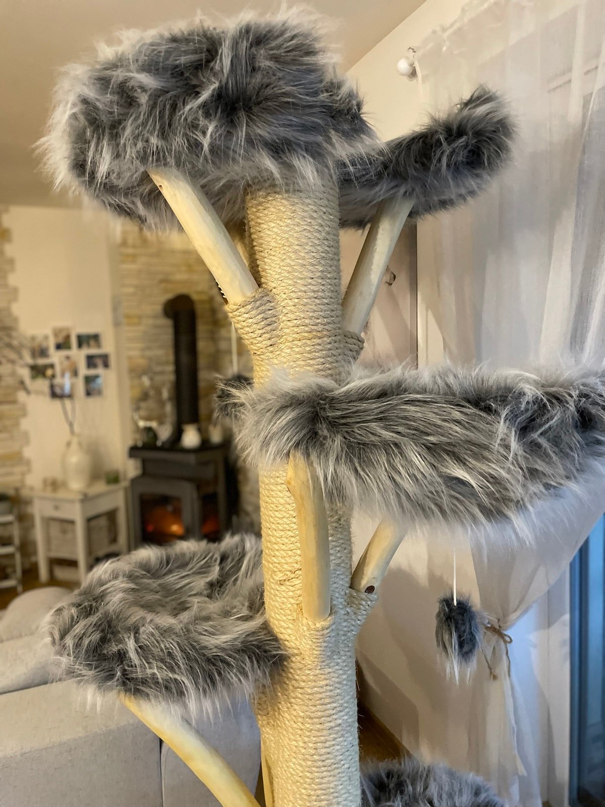 hellgrauer Fellbezug aus echtem Holz Katzenbaum