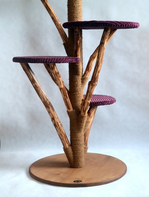 lila Katzenbaum aus Naturholz