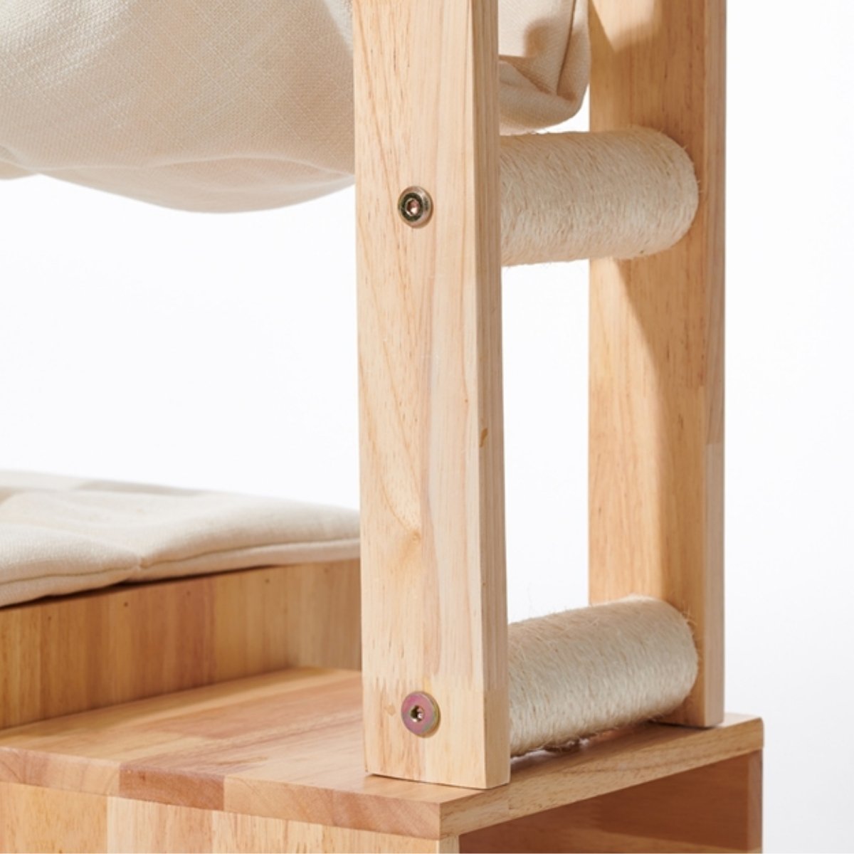 Eleganter Katzenbaum Ligno Cream 60 × 40 × 108 cm mit Sisalstamm und Kletterleiter