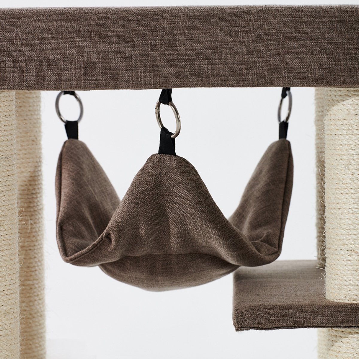 Katzenbaum 157 cm hoch mit dicken Sisalstämmen und gemütlichen Ruheplätzen