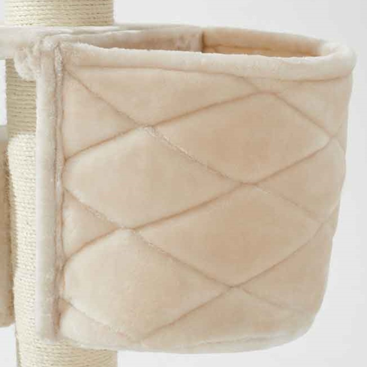 Katzenkratzbaum in beige mit 165 Höhe in Liegeflächen