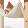 Kompakter Holz Kratzbaum für Katzen in Cream mit Kratzstamm, Hängematte und Ruheplatz