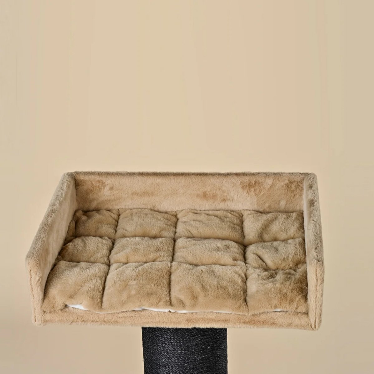 XXL Kratzbaum für große Katzen in Cappuccino 120 cm mit weichem Teddy-Plüsch