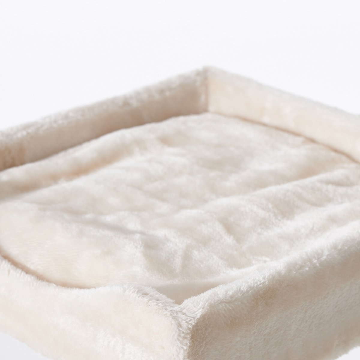 plüschiger Katzenbaum klein in Farbe beige