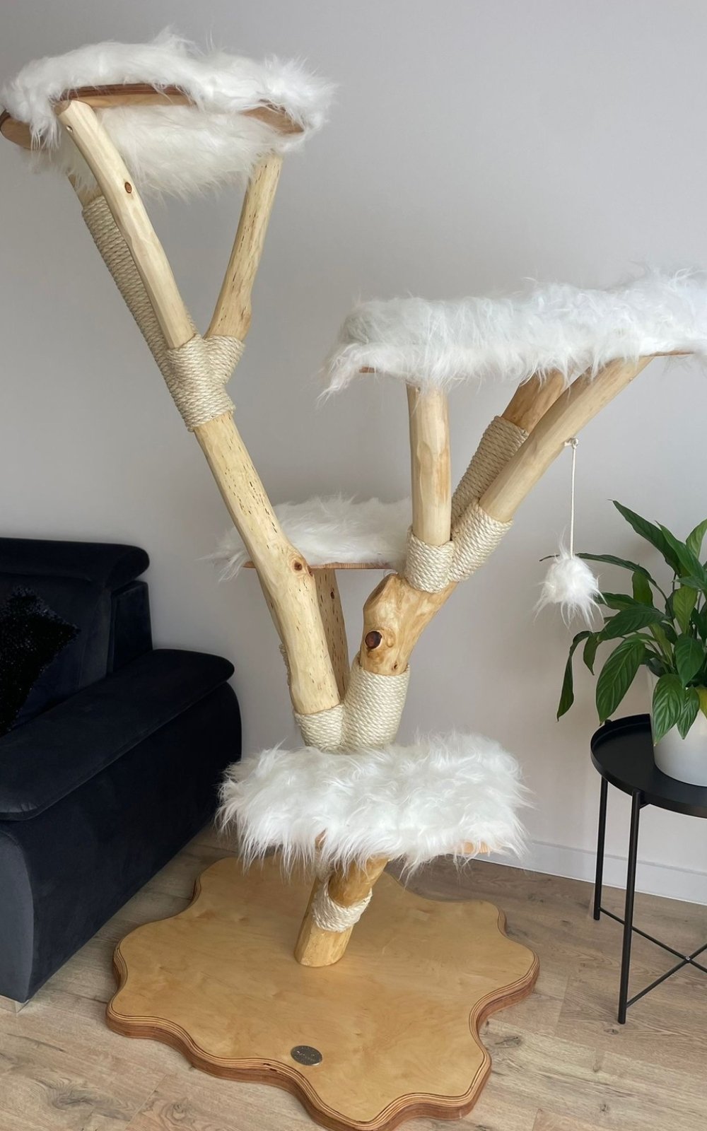 Kratzbaum aus Holz