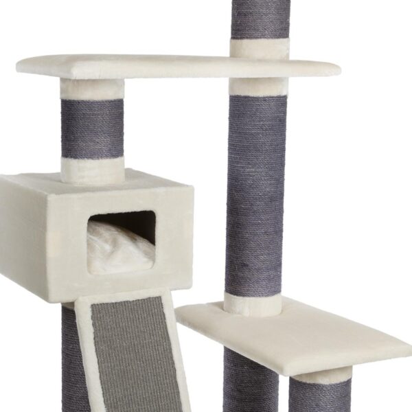 Nahaufnahme Katzenbaum beige